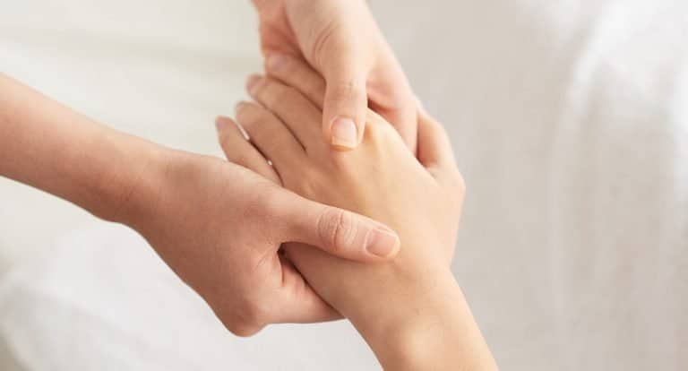 Massage des Mains